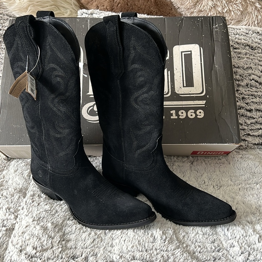 Dingo Out West Black women’s sued boots size 7.5. NWT